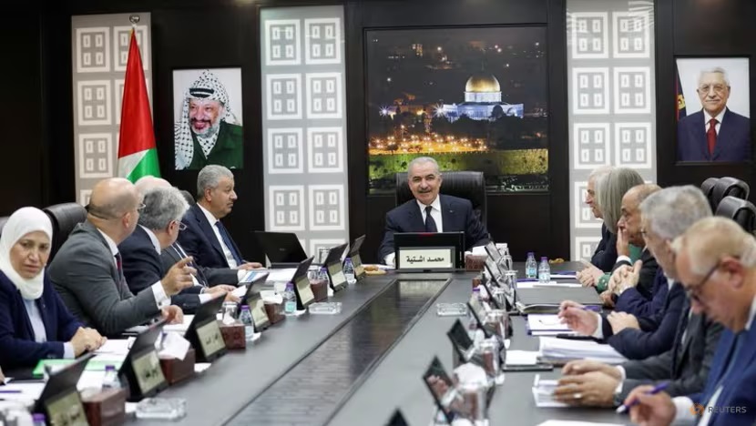 Thủ tướng Palestine Mohammad Shtayyeh triệu tập một cuộc họp nội c&aacute;c tại th&agrave;nh phố Ramallah ở Bờ T&acirc;y do Israel chiếm đ&oacute;ng, v&agrave;o ng&agrave;y 26/2/2024 - Ảnh: REUTERS/Mohammed Torokman