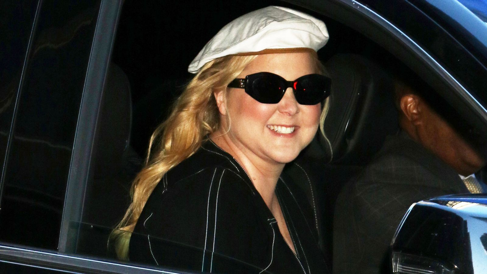 Gương mặt sưng phồng của Amy Schumer l&agrave; do mắc chứng Cushing