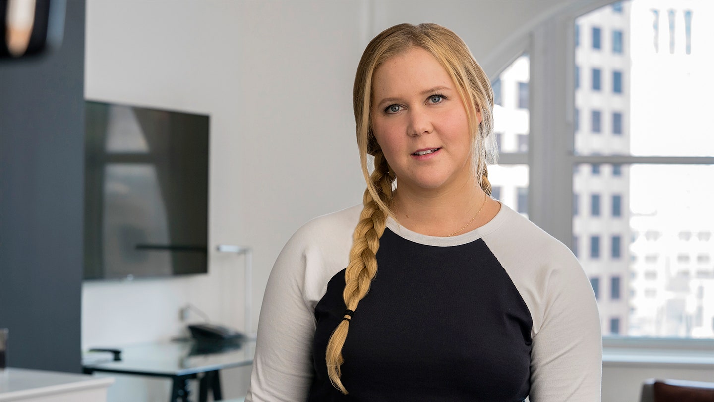 Kh&aacute;n giả VN biết đến Amy Schumer qua phim h&agrave;i chiếu rạp I feel pretty (tựa Việt Chị biết chị đẹp) 
