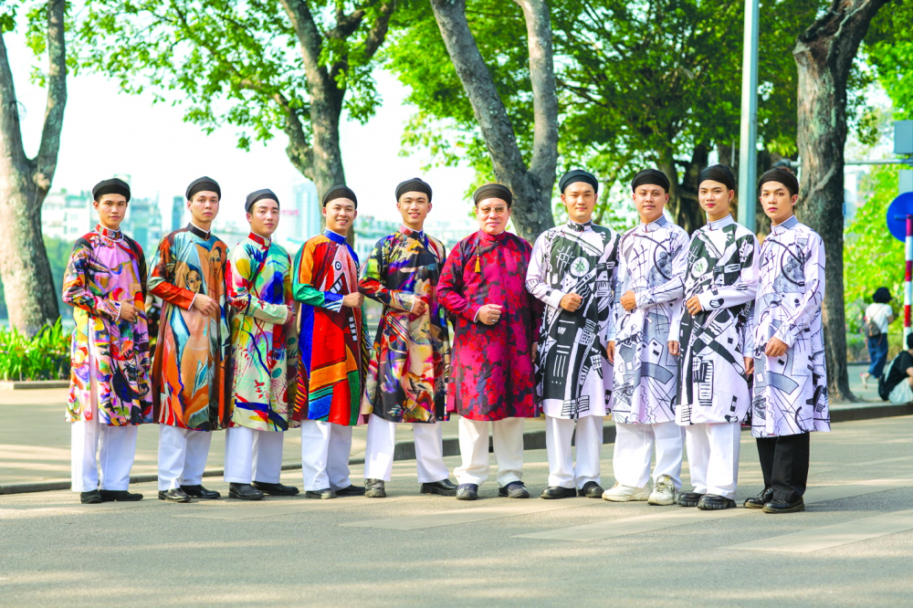 Bộ sưu tập Hà Nội phố - áo dài ngũ thân Năm Tuyền tại Lễ hội thiết kế sáng tạo Hà Nội 2022