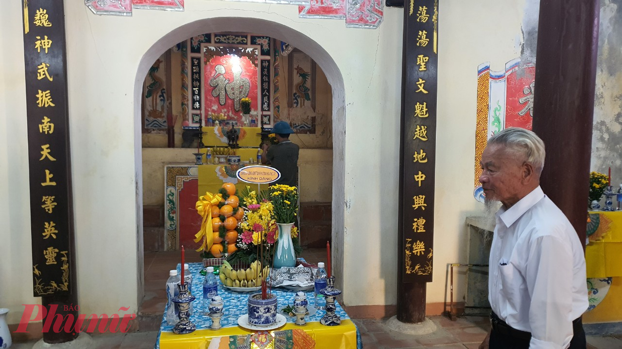 Lễ hội Mục đồng gắn với Đ&igrave;nh Thần N&ocirc;ng, l&agrave;ng Phong Lệ - được h&igrave;nh th&agrave;nh v&agrave;o cuối đời vua Tự Đức (1848 - 1883). Đ&igrave;nh cấu tr&uacute;c h&igrave;nh chữ Đinh c&oacute; 3 bộ phận gắn liền nhau từ ngo&agrave;i v&agrave;o trong, c&oacute; tiền đường hậu tẩm h&igrave;nh th&agrave;nh 5 gian, gian ch&iacute;nh giữa thờ Thần N&ocirc;ng - vị tổ sư của ng&agrave;nh n&ocirc;ng nghiệp - gi&uacute;p cho d&acirc;n l&agrave;ng cầu khẩn được mưa thuận gi&oacute; h&ograve;a. Gian tả thờ c&aacute;c bậc tiền bối hữu c&ocirc;ng khai khẩn, khai canh, khai cư ...Gian hữu thờ c&aacute;c bậc tiền nh&acirc;n mục đồng từng d&acirc;y c&ocirc;ng lao v&agrave; l&agrave;m rạng rỡ cho tầng lớp h&agrave; tiện bất hạnh. V&igrave; thế cho n&ecirc;n đ&igrave;nh Phong Lệ được mang t&ecirc;n l&agrave; đ&igrave;nh Thần N&ocirc;ng. Cũng như c&aacute;c đ&igrave;nh l&agrave;ng kh&aacute;c nhưng duy chỉ c&oacute; l&agrave;ng Phong Lệ mới c&oacute; đ&igrave;nh Mục Đồng. Ng&agrave;y xưa c&aacute;c quan chức hoặc con em trong l&agrave;ng thi cử đỗ đạt trước hết phải rước v&agrave;o đ&igrave;nh tr&igrave;nh l&agrave;ng l&agrave;m lễ t&ocirc;n vinh khuyến học, khuyến t&agrave;i để gi&uacute;p &iacute;ch nước nh&agrave;. Với bề d&agrave;y lịch sử của ng&ocirc;i đ&igrave;nh cổ k&iacute;nh, v&agrave;o th&aacute;ng 9/2001 được UBND th&agrave;nh phố đăng k&yacute; di t&iacute;ch kiến tr&uacute;c nghệ thuật, v&agrave;o th&aacute;ng 6/2007 được UBND th&agrave;nh phố Đ&agrave; Nẵng quyết định c&ocirc;ng nhận di t&iacute;ch lịch sử văn ho&aacute; cấp th&agrave;nh phố.