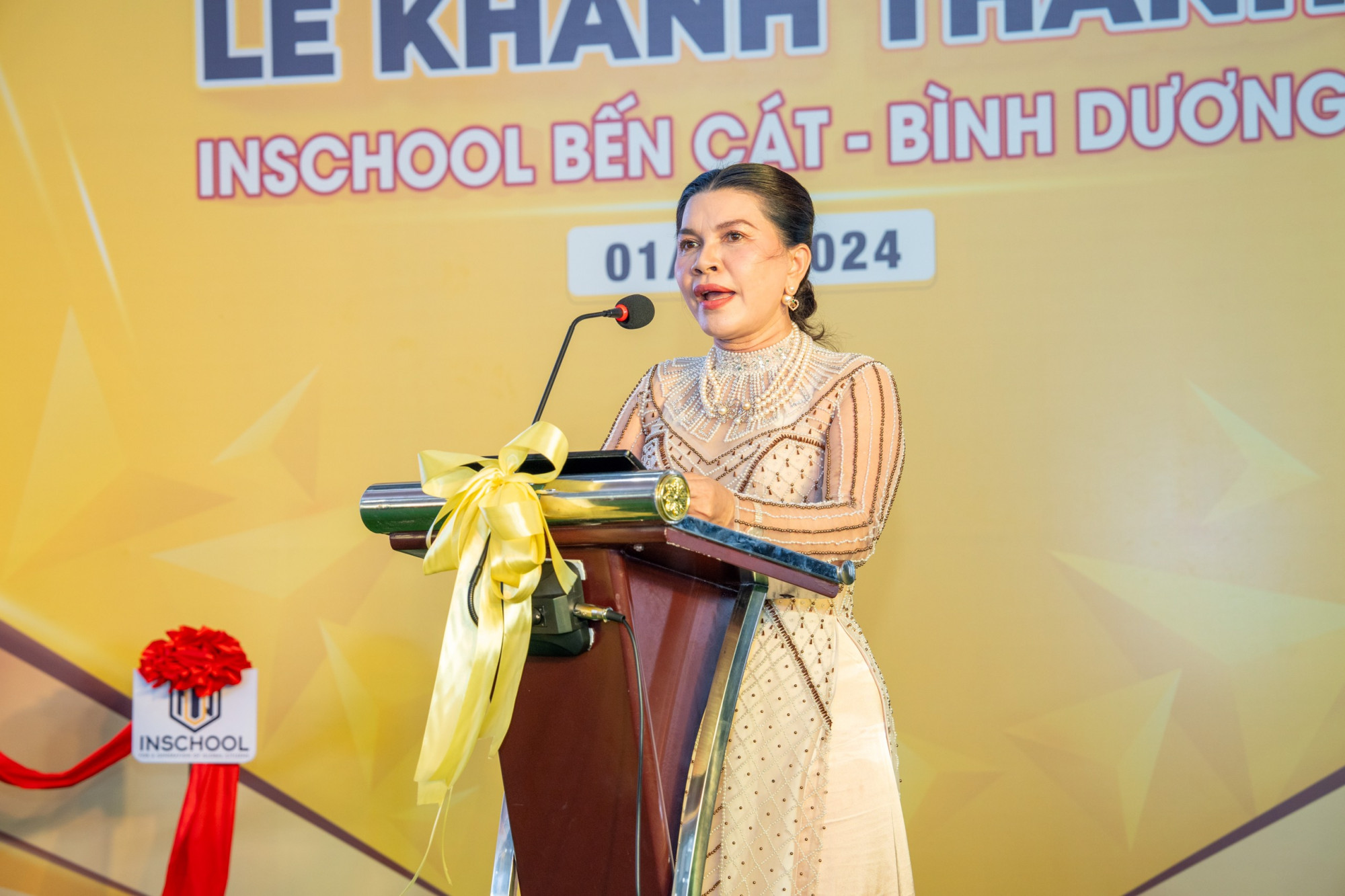 B&agrave; Đặng Thị Kim Oanh cảm thấy thật tự h&agrave;o v&agrave; hạnh ph&uacute;c khi Kim Oanh Group được g&oacute;p sức mang đến cho c&aacute;c em học sinh một kh&ocirc;ng gian học tập v&agrave; vui chơi đạt chuẩn
