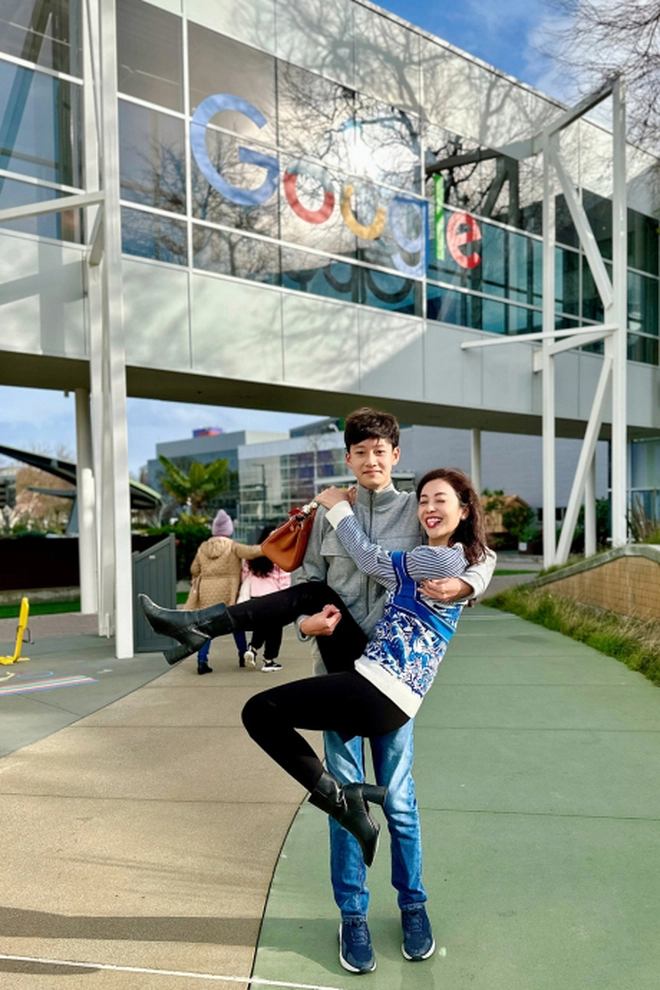 Gallery - Con trai ca sĩ Quang Dũng ở tuổi 18 gây sốt: Cao 1m90, tốt nghiệp trường danh tiếng tại Mỹ - image 2