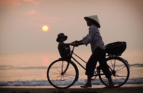 D&ugrave; qu&ecirc;n rất nhiều thứ nhưng những ng&agrave;y thơ b&eacute; của anh, mẹ đều nhớ rất r&otilde;. (h&igrave;nh minh hoạ)