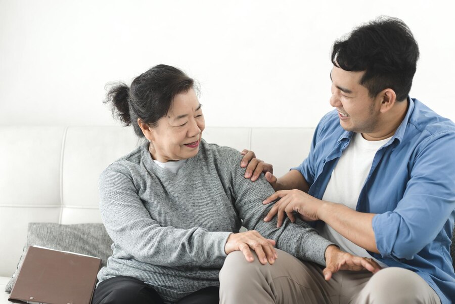 Anh nghĩ m&igrave;nh đ&atilde; l&agrave;m tr&aacute;ch nhiệm với vợ con, giờ l&agrave; l&uacute;c anh b&aacute;o hiếu mẹ. (h&igrave;nh minh hoạ)