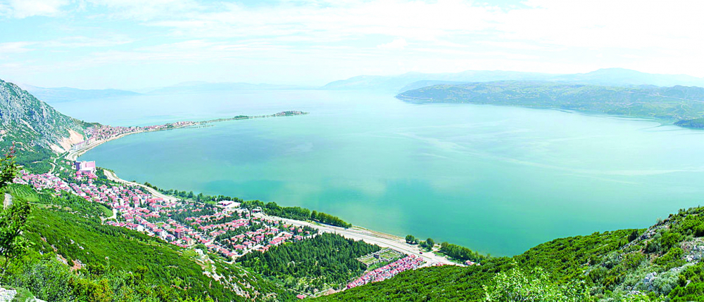 Hồ Eğirdir y&ecirc;n tĩnh l&agrave; nơi l&yacute; tưởng để kh&aacute;m ph&aacute; 