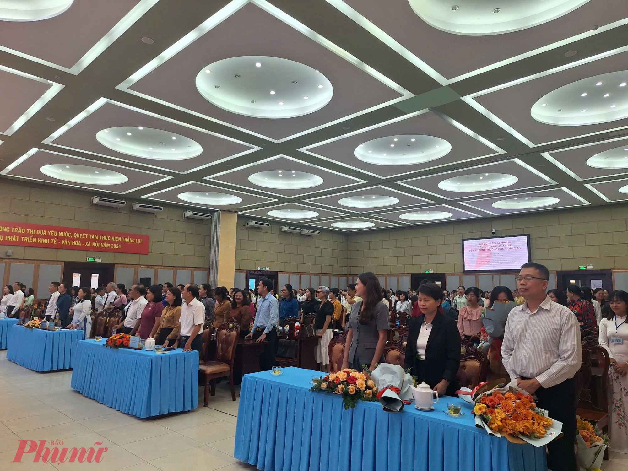Đại diện c&aacute;c trường mầm non, thầy c&ocirc; gi&aacute;o đang trải nghiệm phương ph&aacute;p học tập See Learrning
