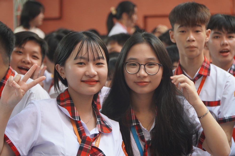 Học sinh trường rạng rỡ trong ng&agrave;y khai giảng - Ảnh: N.C.