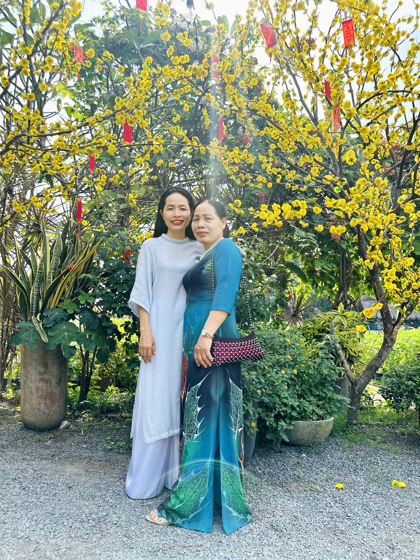 Ng&agrave;y tết l&agrave; dịp hiếm hoi m&aacute; t&ocirc;i mặc đẹp để chụp h&igrave;nh với con ch&aacute;u - Ảnh do nh&acirc;n vật cung cấp 