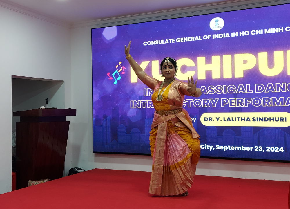 Kuchipudi, c&oacute; nguồn gốc từ bang Andhra Pradesh, đại diện cho sự sang trọng, duy&ecirc;n d&aacute;ng v&agrave; tinh thần m&agrave; nghệ thuật cổ điển Ấn Độ mang lại.