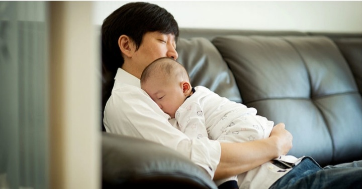 Đ&agrave;n &ocirc;ng bận rộn, kh&ocirc;ng dễ d&agrave;ng chia sẻ việc nh&agrave; với vợ (ảnh minh hoạ)