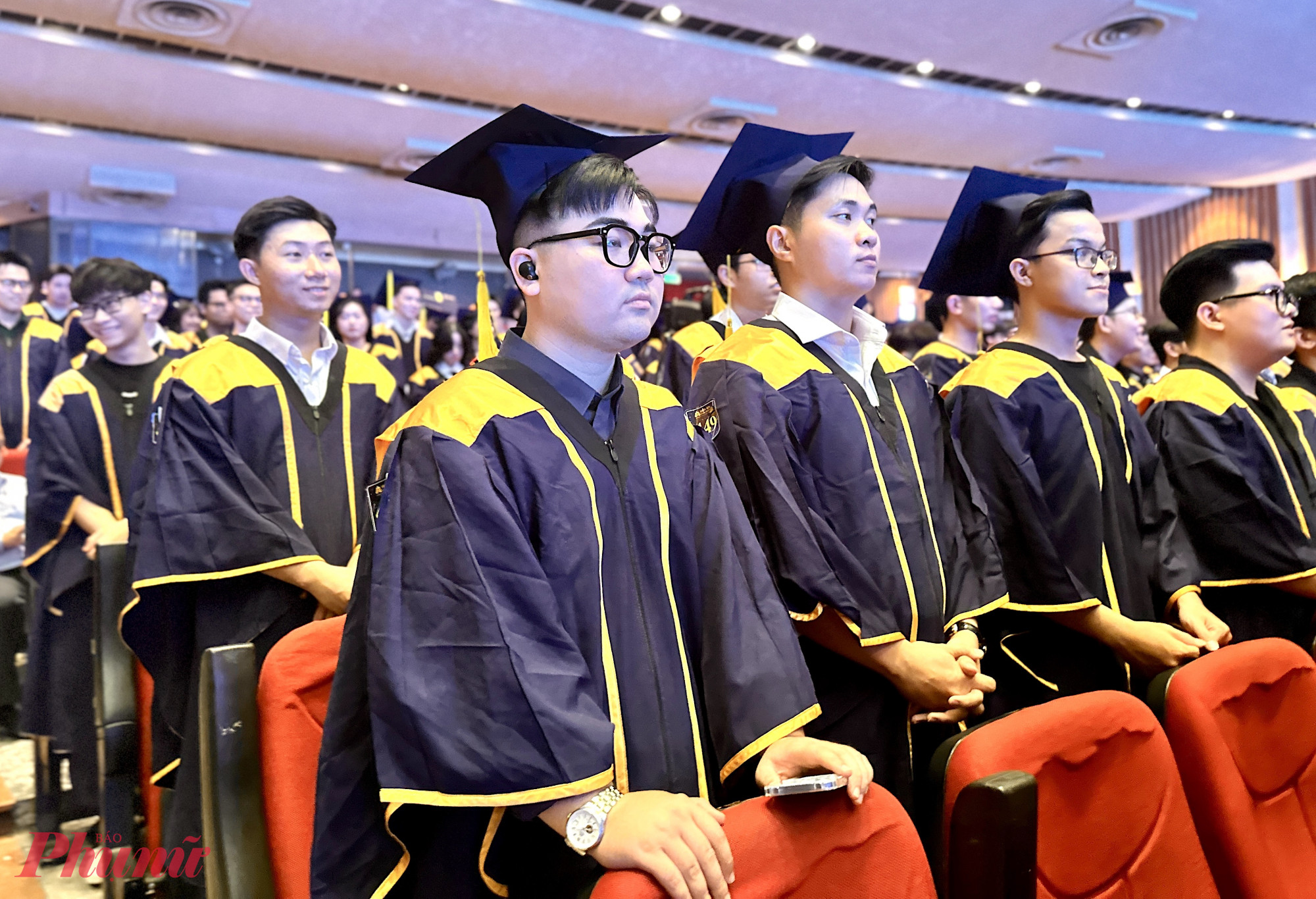 hơn 1.665 sinh vi&ecirc;n Trường đại học Hoa Sen l&agrave;m lễ tốt nghiệp - Ảnh: Nguyễn Loan