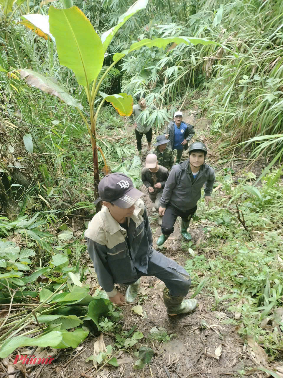 Ch&iacute;nh quyền địa phương đ&atilde; tiến h&agrave;nh di dời người d&acirc;n khỏi v&ugrave;ng nguy hiểm