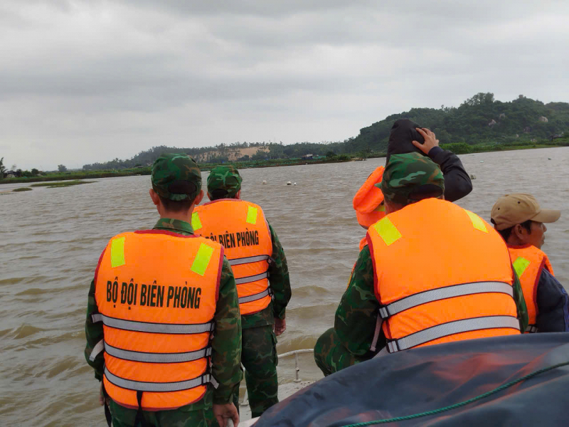 Đồn Bi&ecirc;n ph&ograve;ng H&ograve;a Hiệp Nam (thị x&atilde; Đ&ocirc;ng H&ograve;a, tỉnh Ph&uacute; Y&ecirc;n) t&igrave;m kiếm nạn nh&acirc;n