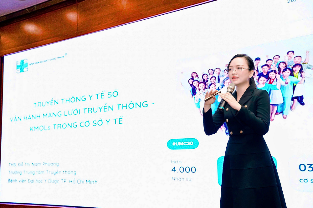 Thạc sĩ Đỗ Thị Nam Phương - Trưởng Trung t&acirc;m Truyền th&ocirc;ng Bệnh viện Đại học Y Dược TPHCMchia sẻ tại Hội nghị C&ocirc;ng t&aacute;c Truyền th&ocirc;ng Y tế năm 2024 do Bộ Y tế tổ chức - Ảnh: UMC
