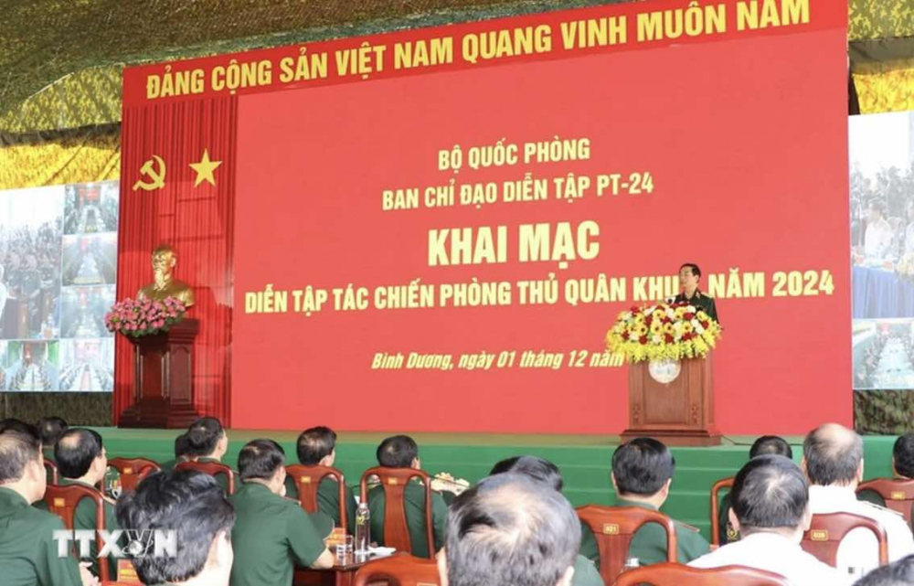 To&agrave;n cảnh buổi khai mạc diễn tập t&aacute;c chiến ph&ograve;ng thủ Qu&acirc;n khu 7 năm 2024 - Ảnh: TTXVN