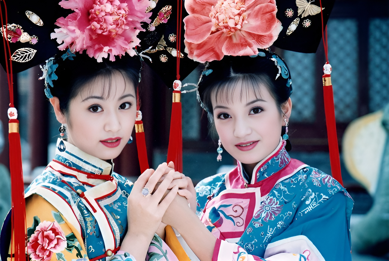 L&acirc;m T&acirc;m Như v&agrave; Triệu Vy đ&oacute;ng trong phim Ho&agrave;n ch&acirc;u c&aacute;ch c&aacute;ch