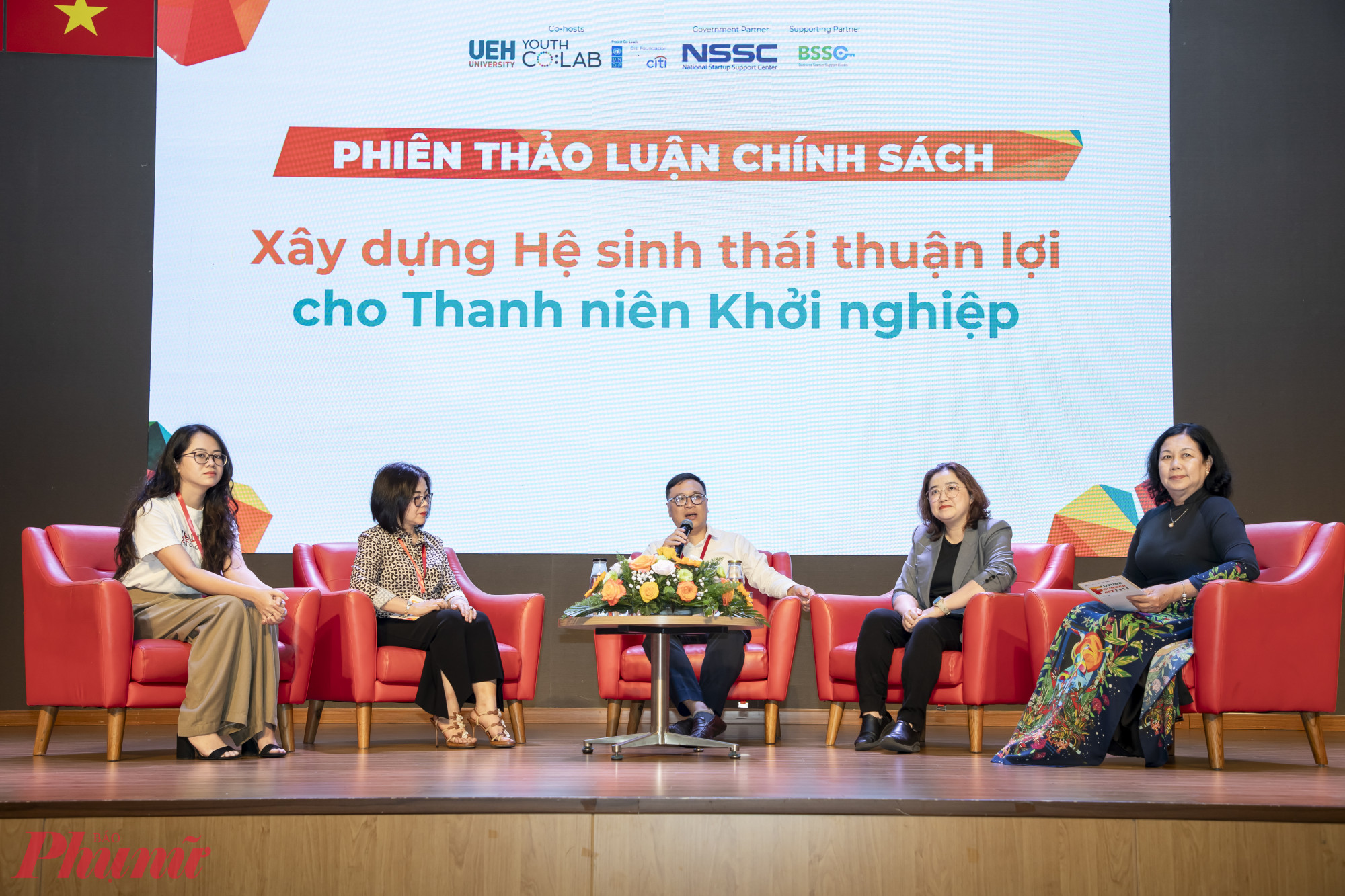 C&aacute;c chuy&ecirc;n gia tham gia phi&ecirc;n - Ảnh: Nguyễn Loan