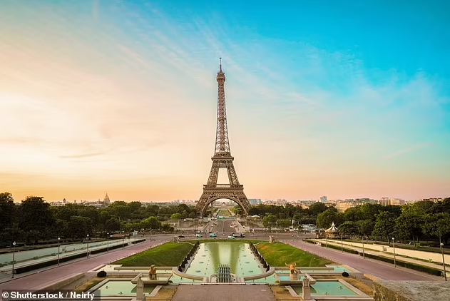 Euromonitor International nhận x&eacute;t rằng, c&aacute;c dịch vụ du lịch của Paris được tăng cường nhiều hơn nhờ c&aacute;c sự kiện thể thao được tổ chức trong suốt cả năm, trong đ&oacute; c&oacute; Thế vận hội Olympic.