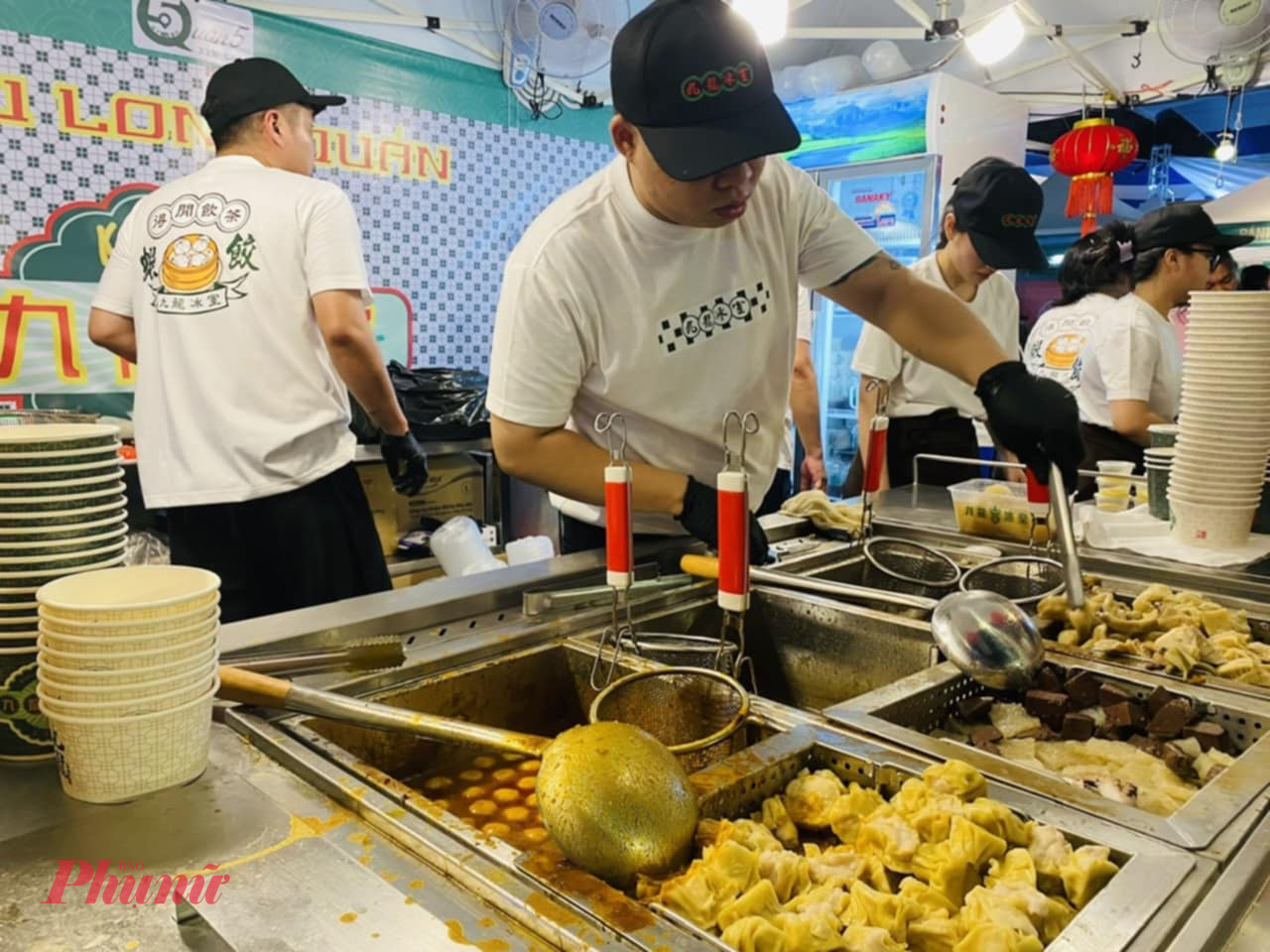 Tệm dang đắt kh&aacute;ch &oacute; m&oacute;n
