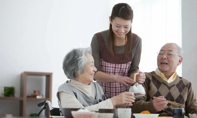 H&atilde;y để những khoảnh khắc gia đ&igrave;nh ấm &aacute;p nhất neo lại trong t&acirc;m tr&iacute; mỗi người (ảnh minh họa)