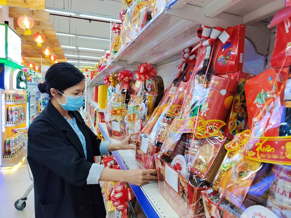 Co.opmart, Co.opXtra trưng b&agrave;y hơn 100 mẫu giỏ qu&agrave; tết - Ảnh: Hồng Ch&acirc;u