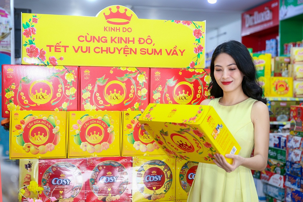 Dòng sản ph&acirc;̉m bi&ecirc;́u tặng Kinh Đ&ocirc; Lộc là m&oacute;n qu&agrave; tết tượng trưng cho lời ch&uacute;c năm mới &yacute; nghĩa, với c&aacute;c hộp qu&agrave; được trang tr&iacute; bằng sắc đỏ v&agrave; v&agrave;ng rực rỡ - Ảnh: Mondelez Kinh Đ&ocirc;
