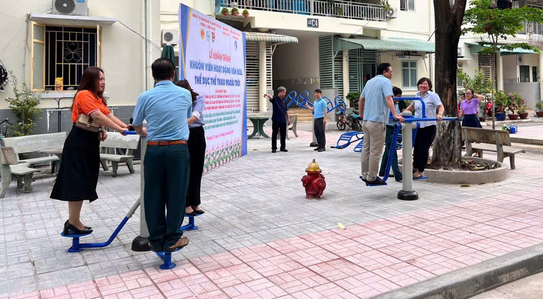 khu&ocirc;n vi&ecirc;n hoạt động văn h&oacute;a, thể dục thể thao ngo&agrave;i trời tại chung cư K300