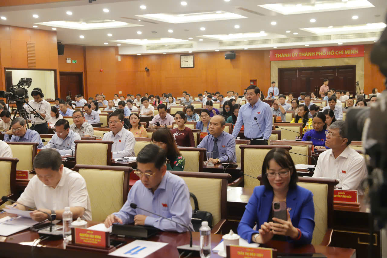 Phi&ecirc;n chất vấn tại ng&agrave;y họp thứ hai kỳ hợp thứ 20 HĐND TPHCM
