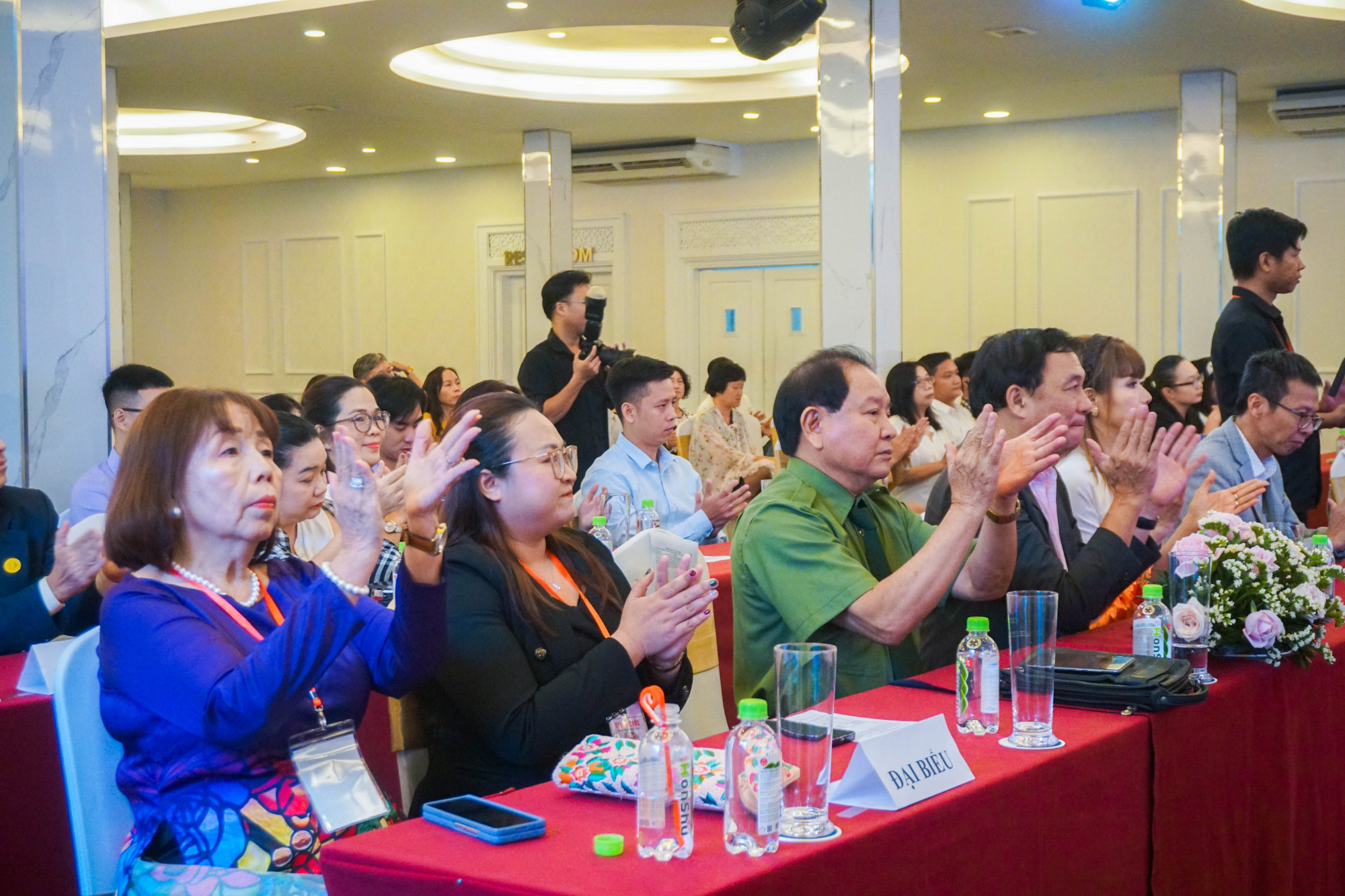 Buổi lễ c&oacute; sự tham dự của nhiều đại diện đơn vị đồng h&agrave;nh - Ảnh: T.Hương