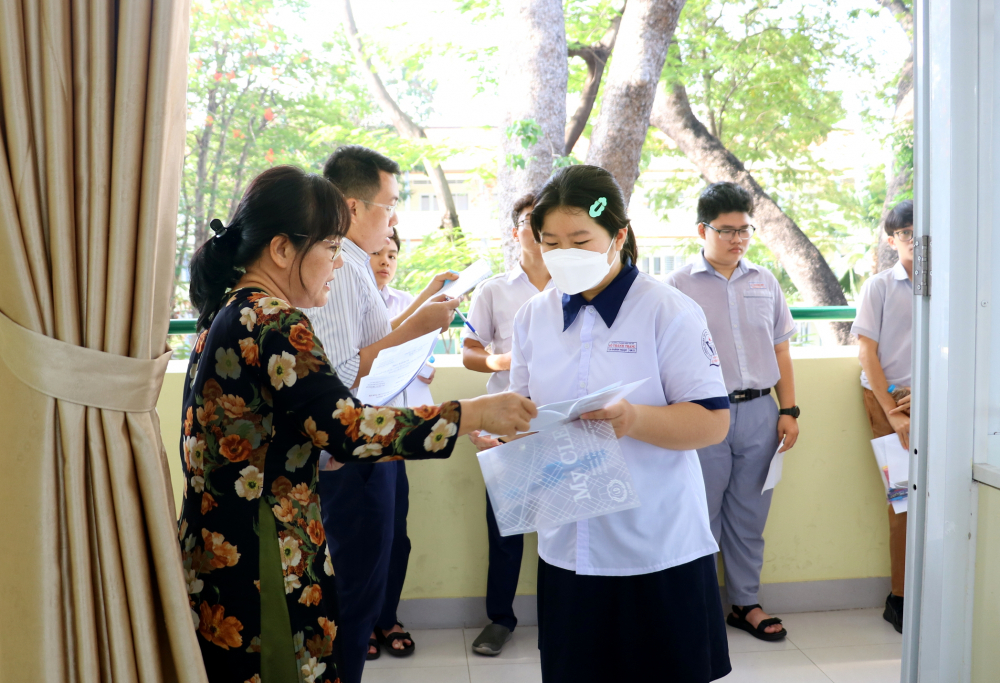 những năm gần đ&acirc;y, sự khốc liệt n&agrave;y lại nằm ở kỳ thi v&agrave;o lớp Mười. 