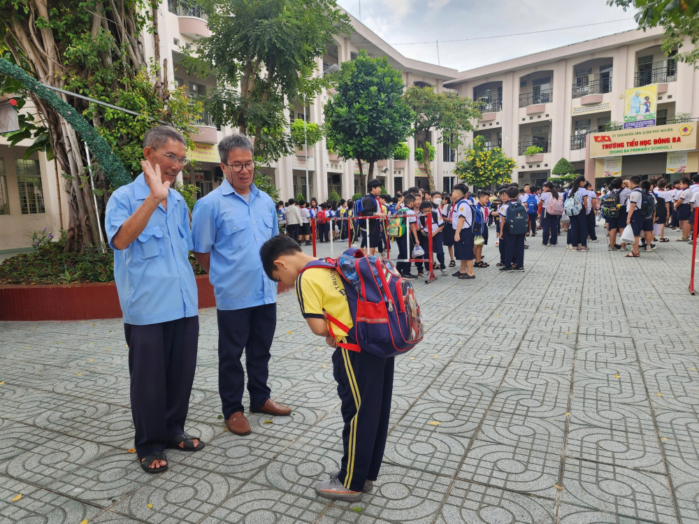 Bức ảnh Ti&ecirc;n học lễ của b&eacute; Nguyễn Thy Ca.
