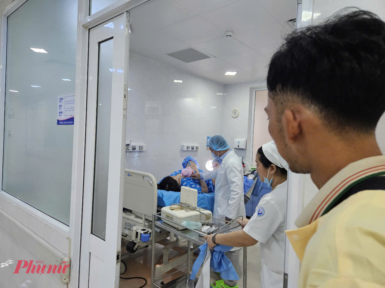 B&aacute;c sĩ chuy&ecirc;n khoa 2 Vương Đ&igrave;nh Bảo Anh - Ph&oacute; Gi&aacute;m đốc Bệnh viện Từ Dũ v&agrave; b&aacute;c sĩ chuy&ecirc;n khoa 2 Nguyễn Thị 