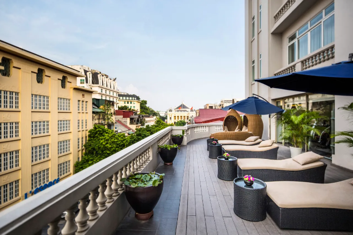Hotel de l'Opera H&agrave; Nội MGallery - 29 Tr&agrave;ng Tiền, Ho&agrave;n Kiếm, H&agrave; Nội: 107 ph&ograve;ng của kh&aacute;ch sạn trang tr&iacute; theo phong c&aacute;ch gợi nhớ đến c&aacute;c nh&agrave; h&aacute;t opera. H&atilde;y đặt ph&ograve;ng L'Opera Grand Suite để ngắm nh&igrave;n th&agrave;nh phố - Ảnh: Aaron Joel Santos