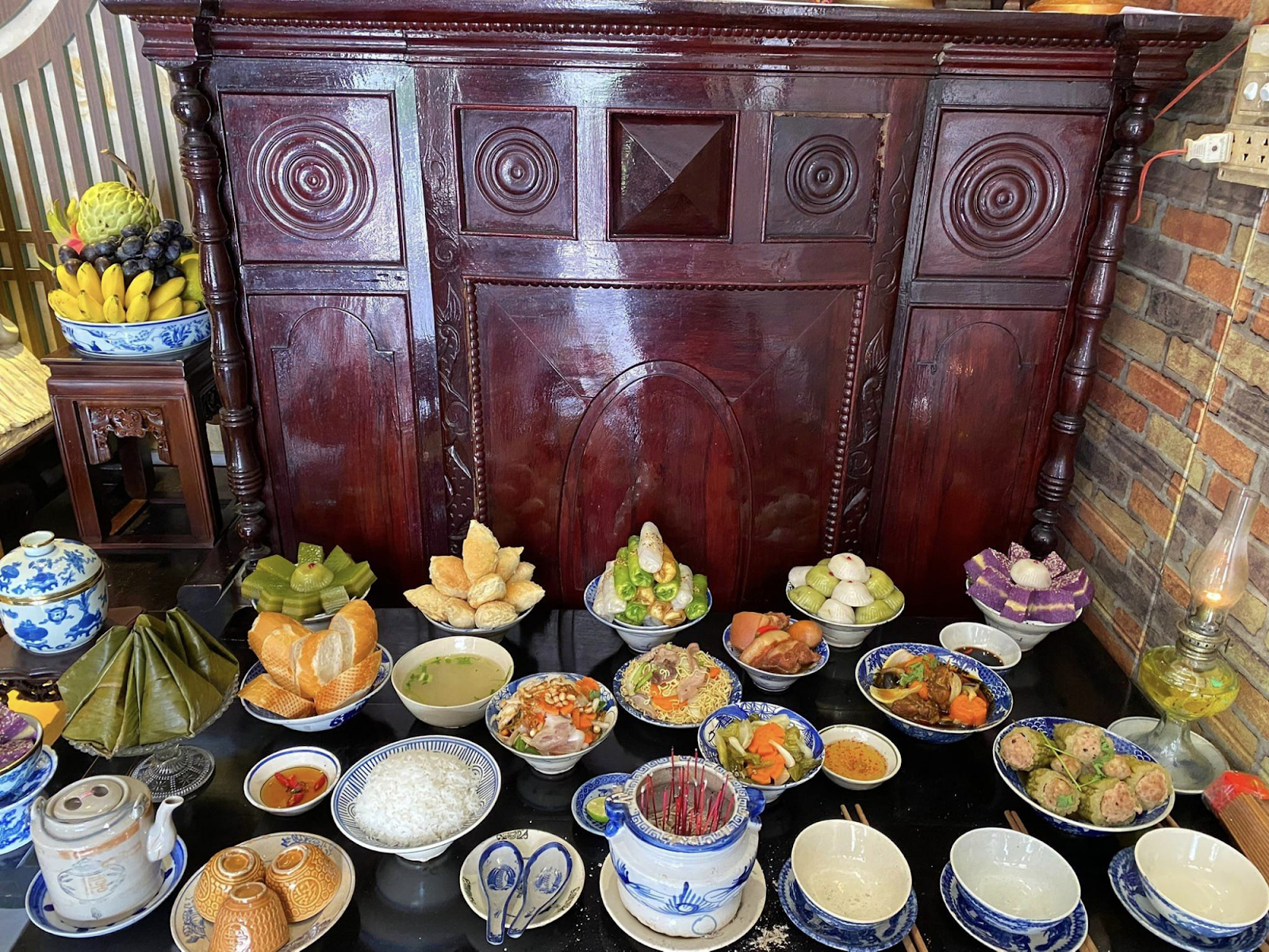 Cứ lo xong 4 đ&aacute;m giỗ của nh&agrave; chồng v&agrave;o th&aacute;ng Chạp l&agrave; nh&agrave; t&ocirc;i hết cả tiền ăn Tết (ảnh minh hoạ)