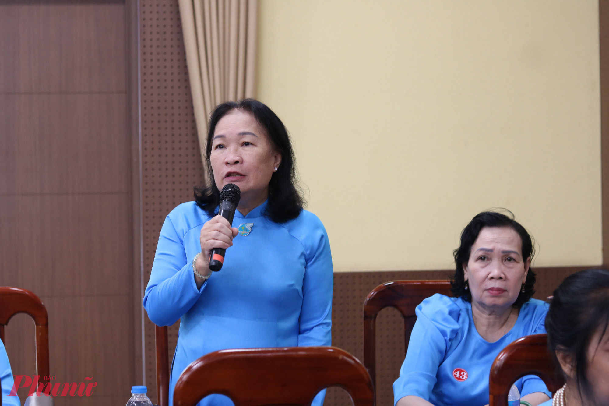 Tại lễ tổng kết, c&aacute;n bộ, hội vi&ecirc;n phụ nữ quận 1 cũng g&oacute;p &yacute; nhiều nội dung cho phong tr&agrave;o phụ nữ v&agrave; hoạt động hội năm 2025. Trong ảnh, b&agrave; Nguyễn Thị Thu H&agrave; &ndash; uỷ vi&ecirc;n Ban chấp h&agrave;nh Hội LHPN phường C&ocirc; Giang &ndash; mong c&oacute; th&ecirc;m nhiều lớp tập huấn kỹ năng, chuy&ecirc;n đề về c&ocirc;ng t&aacute;c hội v&agrave; c&aacute;c ch&iacute;nh s&aacute;ch hỗ trợ phụ nữ ph&aacute;t triển kinh tế, khởi nghiệp.