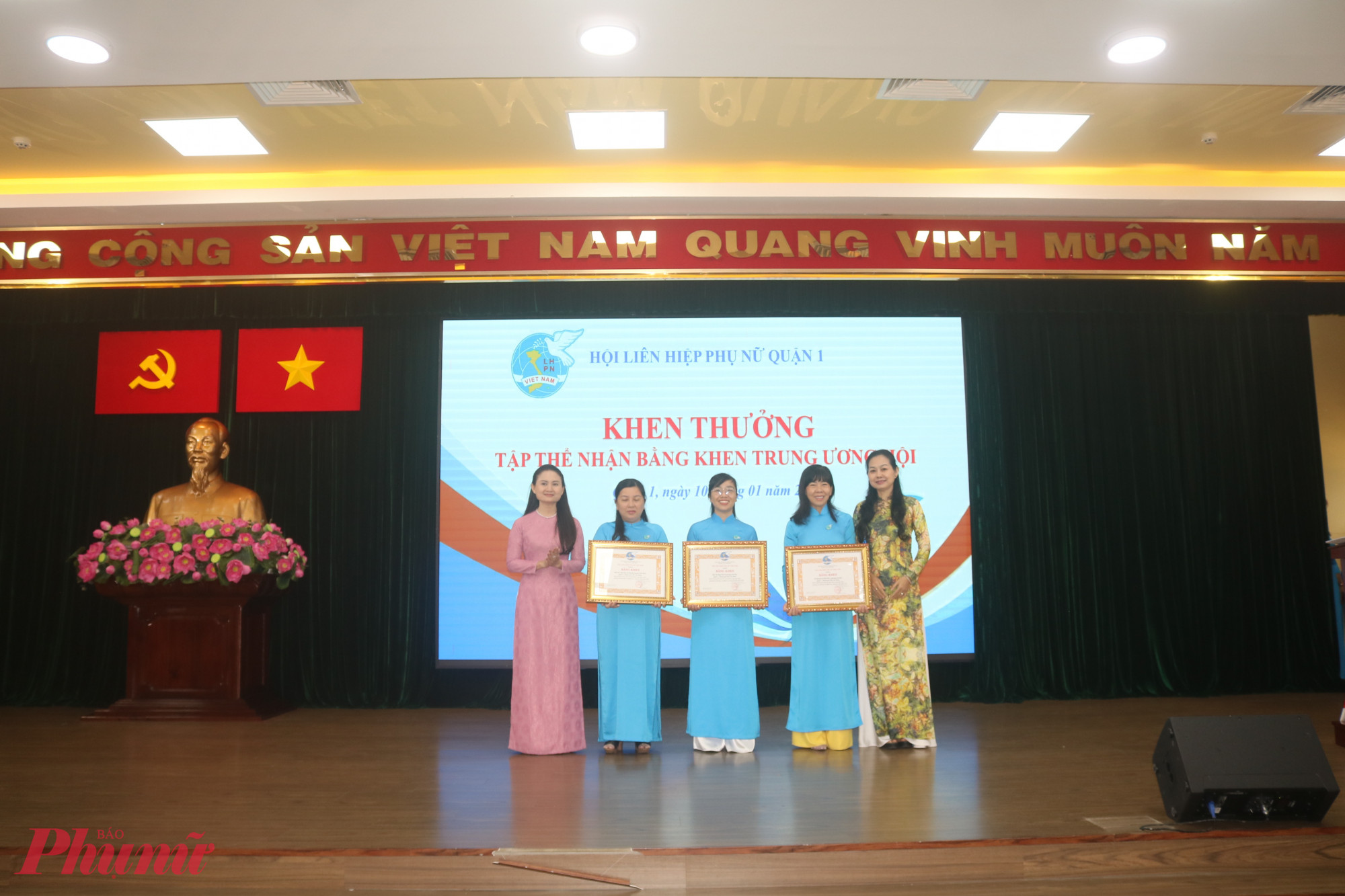 Quận 1 c&oacute; 3 tập thể được Trung ương Hội LHPN Việt Nam tặng bằng khen &ldquo;Đ&atilde; c&oacute; th&agrave;nh t&iacute;ch xuất sắc trong thực hiện phong tr&agrave;o thi đua v&agrave; nhiệm vụ c&ocirc;ng t&aacute;c hội năm 2024&rdquo;.