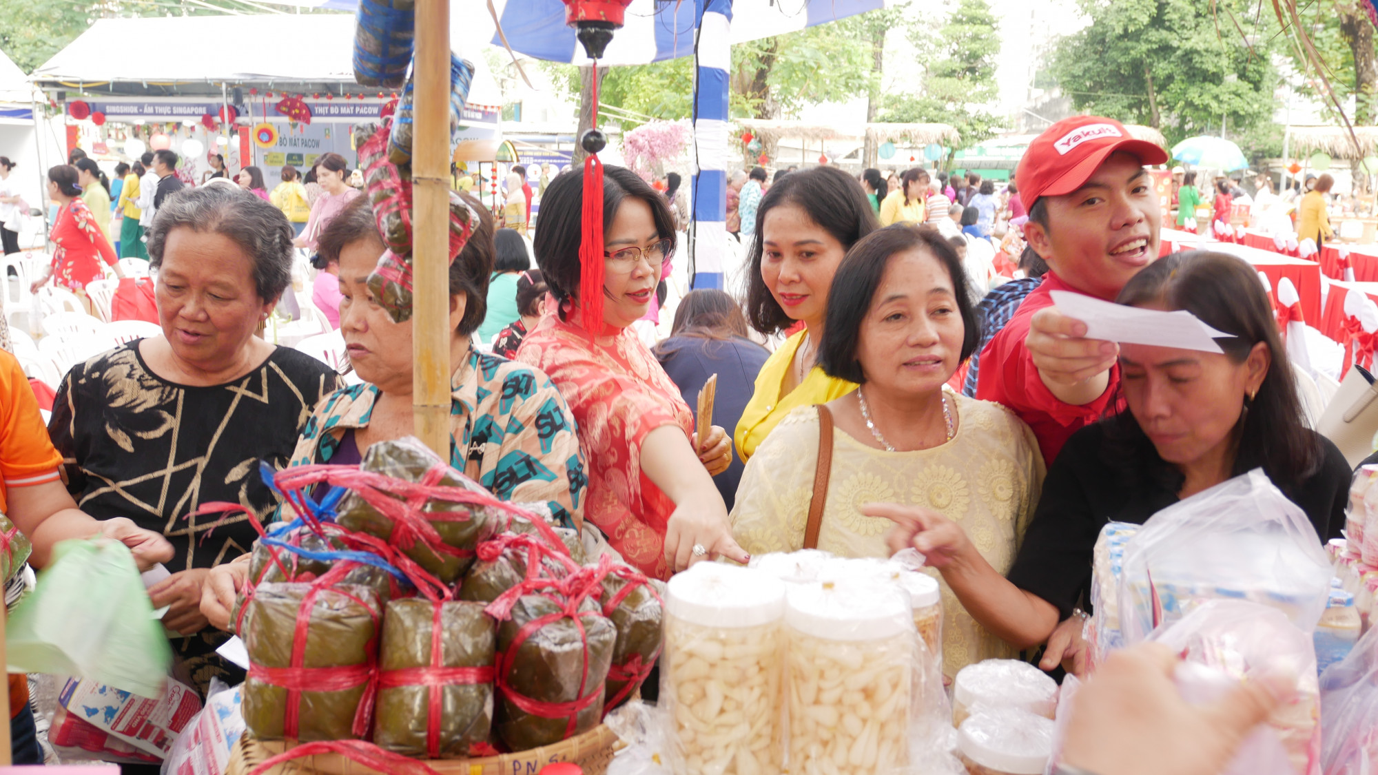 Gian h&agrave;ng củ kiệu, dưa muối - những m&oacute;n ăn kh&ocirc;ng thể thiếu trong ng&agrave;y tết cổ truyền của d&acirc;n tộc 
