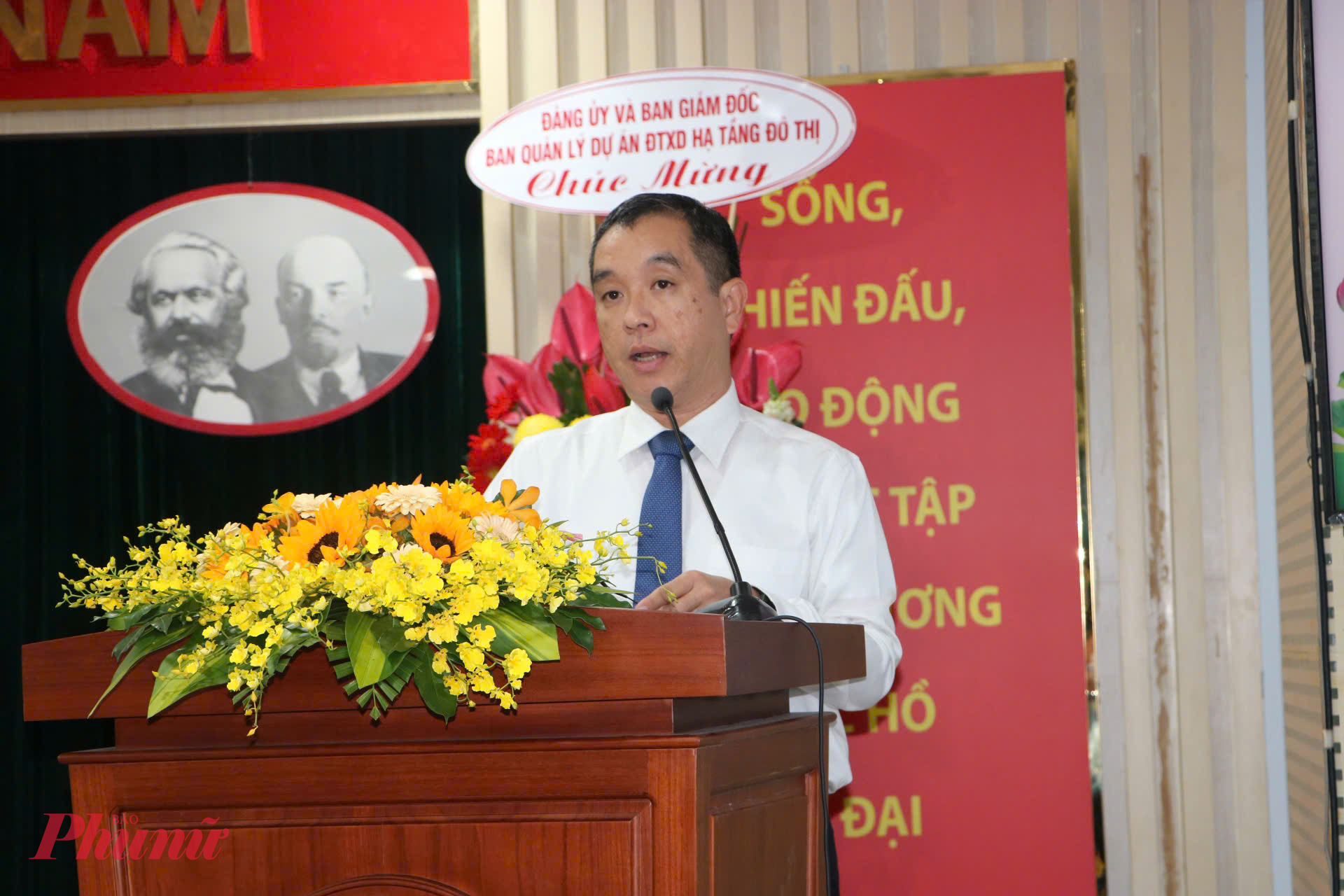 &Ocirc;ng Huỳnh Thanh Khiết - Ph&oacute; gi&aacute;m đốc Sở X&acirc;y dựng TPHCM b&aacute;o c&aacute;o tổng 
