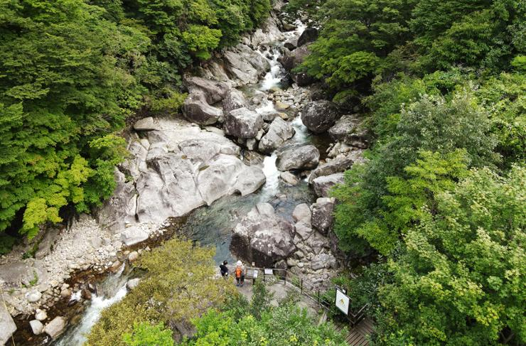 Quang cảnh từ tr&ecirc;n cao của Baemsagol, một thung lũng ở Namwon, tỉnh Bắc Jeolla, ng&agrave;y 16 th&aacute;ng 9 năm 2022 / Ảnh Korea Times của Choi Heung-soo