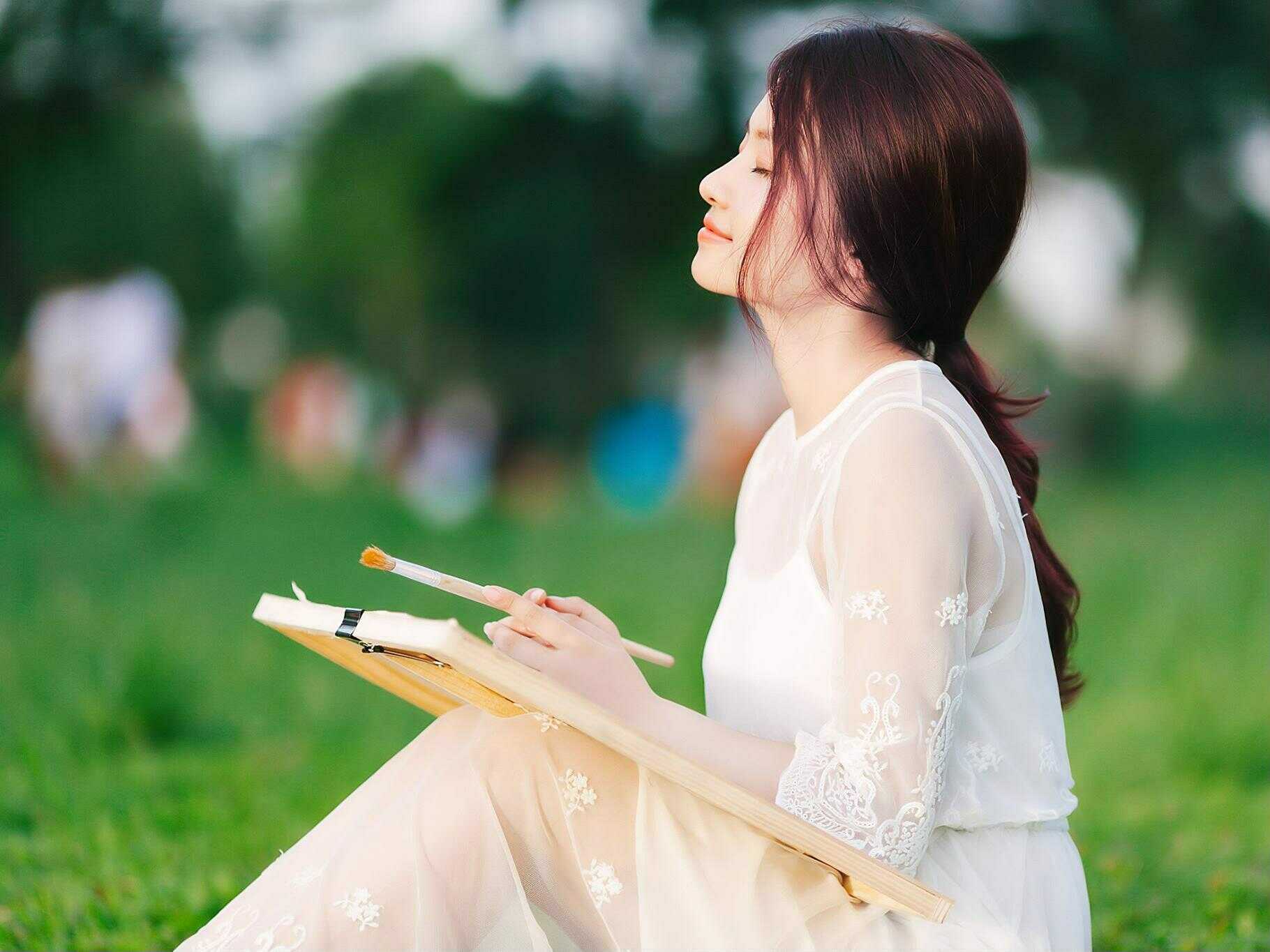 Tr&acirc;n nhận ra những niềm vui nho nhỏ vẫn hiện hữu khi c&ocirc; biết thương ch&iacute;nh m&igrave;nh (&Atilde;nh minh họa)