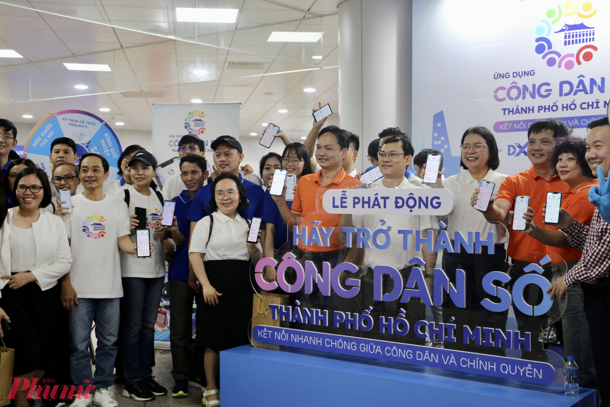 Lễ ph&aacute;t động phong tr&agrave;o &ldquo;H&atilde;y trở th&agrave;nh C&ocirc;ng d&acirc;n số TPHCM&rdquo; đ&aacute;nh dấu bước chuyển m&igrave;nh quan trọng, lan tỏa tiện &iacute;ch App C&ocirc;ng d&acirc;n số, kết nối người d&acirc;n với ch&iacute;nh quyền hiệu quả - Ảnh: Thanh T&acirc;m