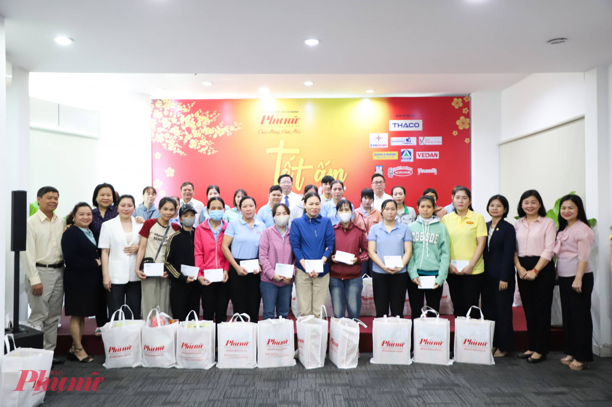 Ban bi&ecirc;n tập B&aacute;o phụ nữ TPHCM 