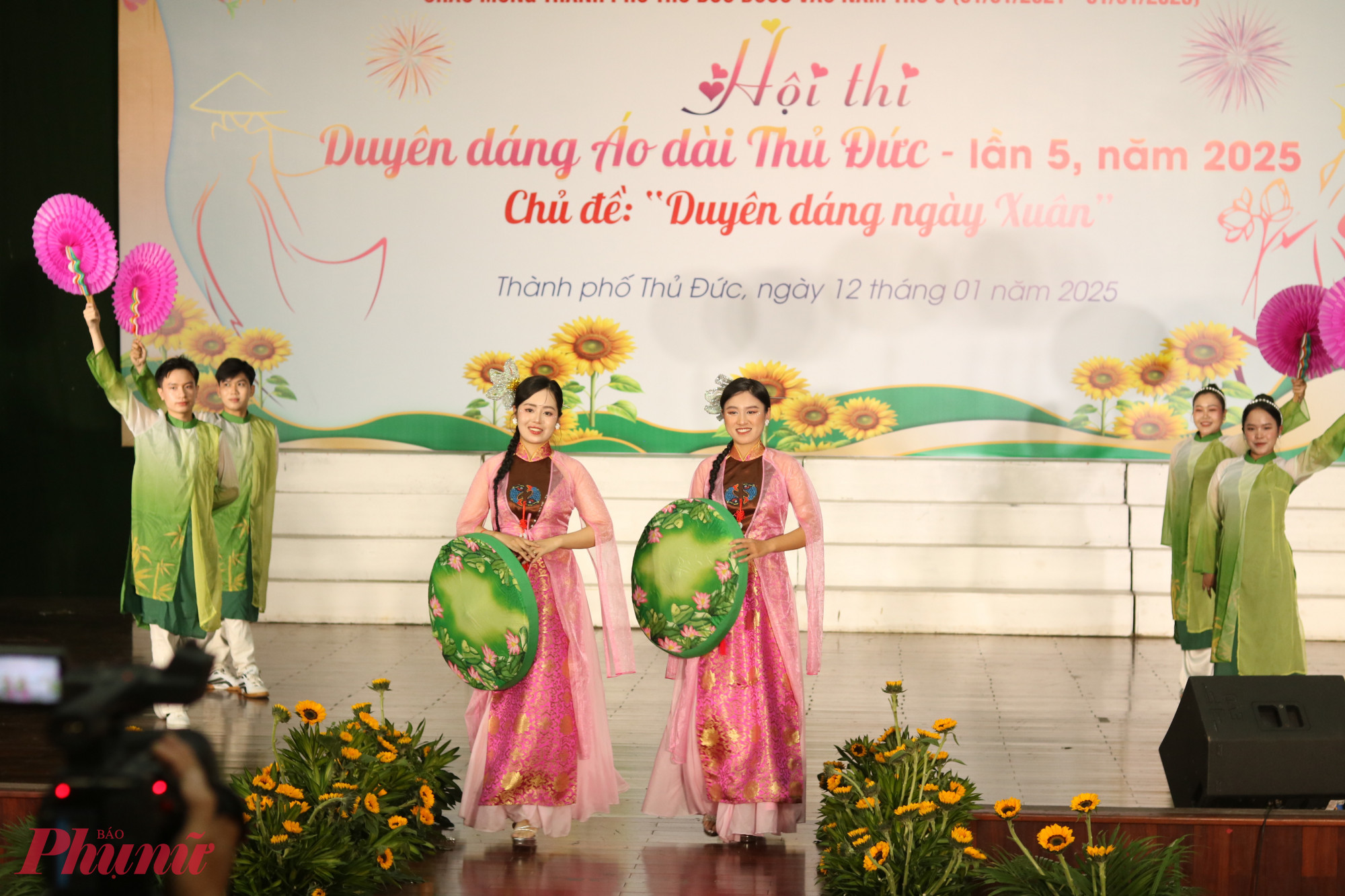 Sắc m&agrave;u của đội thi Hội LHPN phường Phước Long A. Đ&acirc;y l&agrave; đơn vị đồng giải nh&igrave;. 
