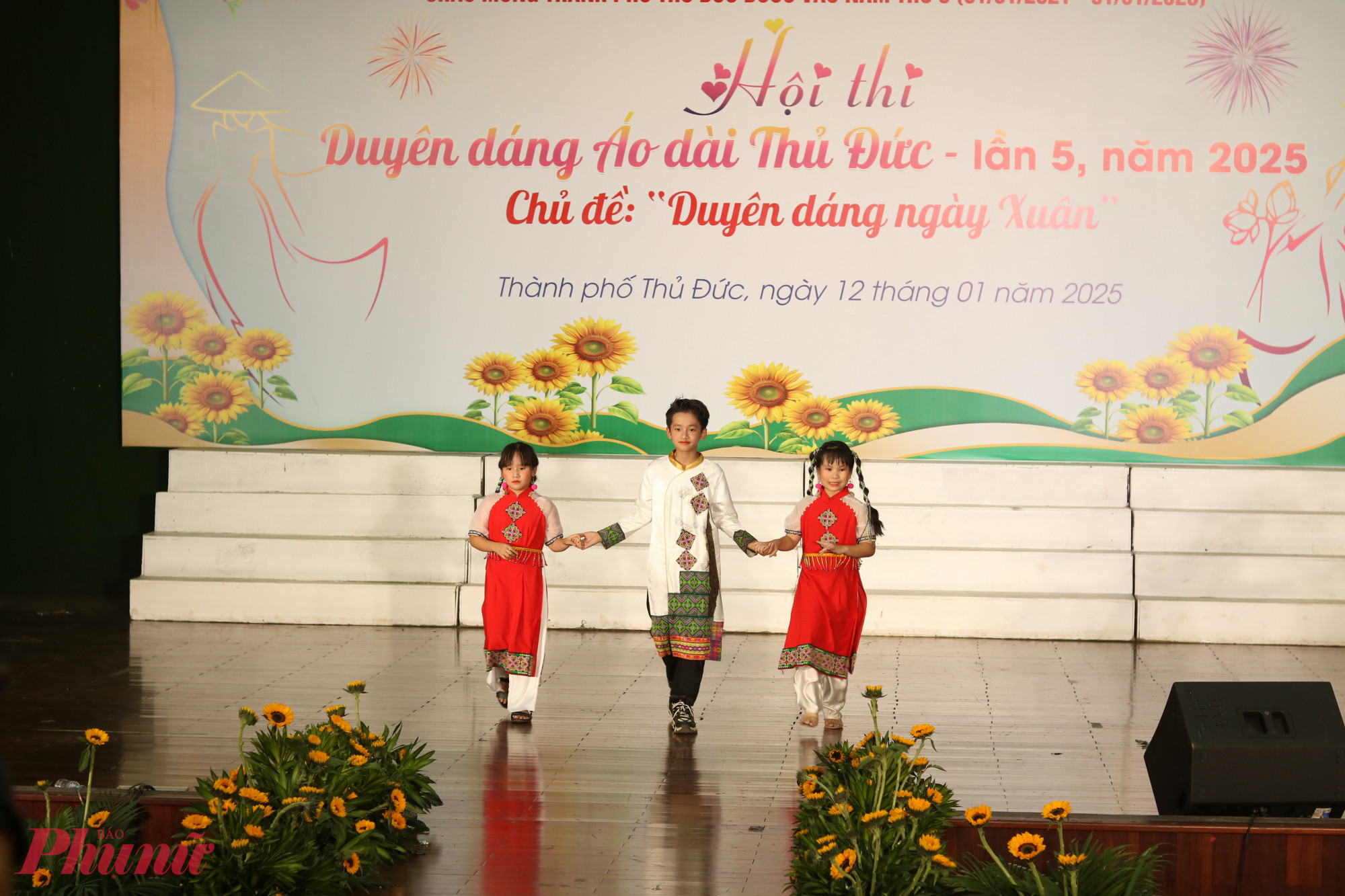 Nhiều th&iacute; sinh nh&iacute; cũng tham gia v&agrave; mang đến hội thi những phần tr&igrave;nh diễn tự tin, s&ocirc;i động. 