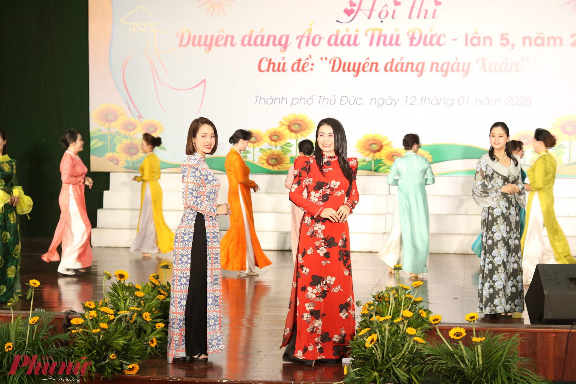 Với phần tr&igrave;nh diễn bộ sưu tập Qu&yacute; c&ocirc; S&agrave;i G&ograve;n xưa &ndash; &Aacute;o d&agrave;i theo d&ograve;ng lịch sử, đội thi Hội LHPN phường An Ph&uacute; l&agrave; đơn vị đồng giải nh&igrave; chung cuộc. 