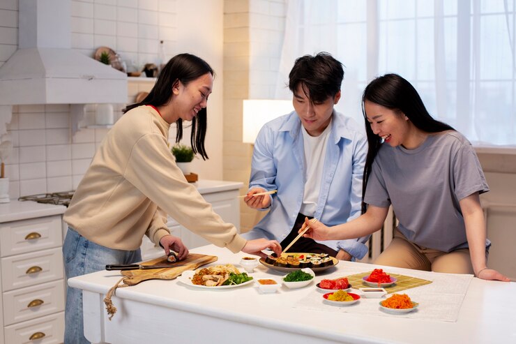 Gia đ&igrave;nh t&ocirc;i lu&ocirc;n tự nấu ăn trong những chuyến du xu&acirc;n. Ảnh Freepik.com