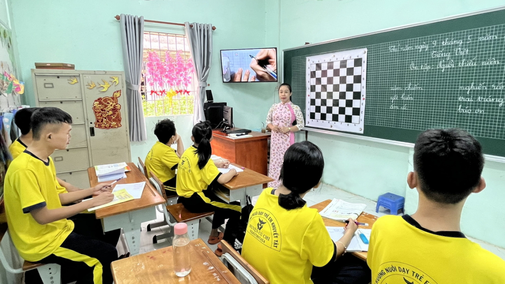 D&ugrave; khuyết tật nhưng c&ocirc; Trần Ngọc Điệp lu&ocirc;n nỗ lực vươn l&ecirc;n - ẢNH: THI&Ecirc;N &Acirc;N 