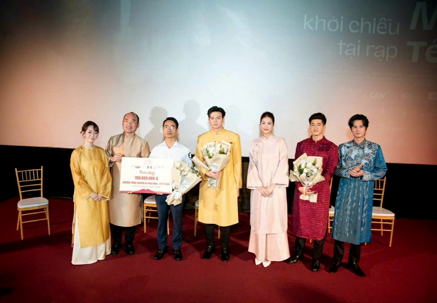 Đo&agrave;n phim Nụ h&ocirc;n bạc tỷ trao tặng 150 triệu đồng cho chương tr&igrave;nh &ldquo;Chuyến xe m&ugrave;a xu&acirc;n&rdquo; năm 2025 - Nguồn ảnh: CGV