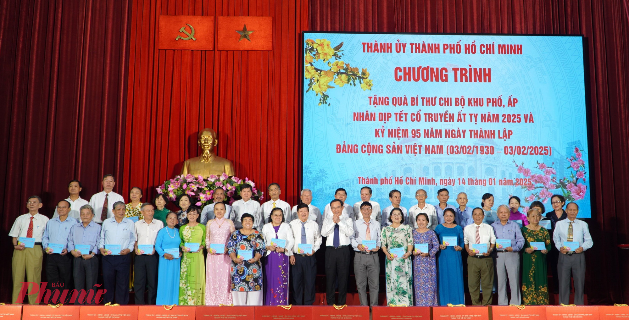 Th&agrave;nh ủy TPHCM biểu dương B&iacute; thư Chi bộ khu phố, ấp ti&ecirc;u biểu